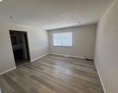 239 Almondtree Ln - Photo Thumbnail 15