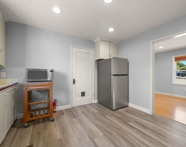 7850 Crest Ave - Photo Thumbnail 9
