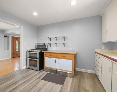 7850 Crest Ave - Photo Thumbnail 8