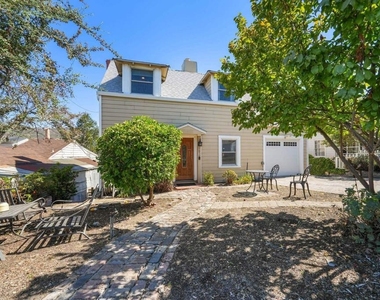 7850 Crest Ave - Photo Thumbnail 3
