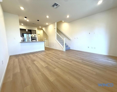 3810 Norbridge Ave - Photo Thumbnail 2