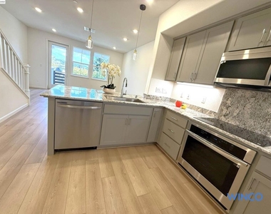 3810 Norbridge Ave - Photo Thumbnail 6