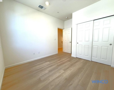 3810 Norbridge Ave - Photo Thumbnail 9