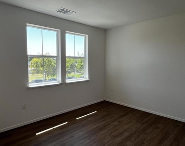 218 Church - Photo Thumbnail 12