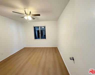 470 S Mariposa Avenue - Photo Thumbnail 15