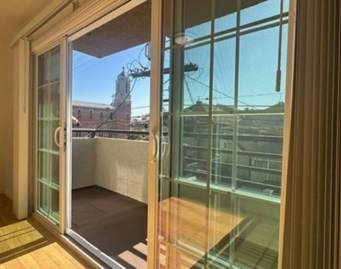 1212 Arapahoe Street - Photo Thumbnail 6