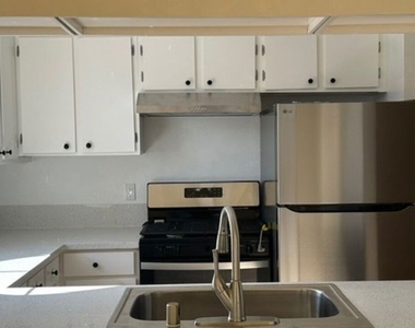 1212 Arapahoe Street - Photo Thumbnail 13