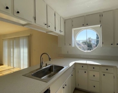1212 Arapahoe Street - Photo Thumbnail 12