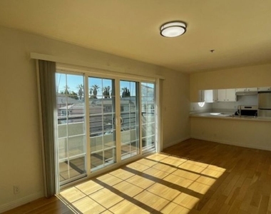 1212 Arapahoe Street - Photo Thumbnail 7