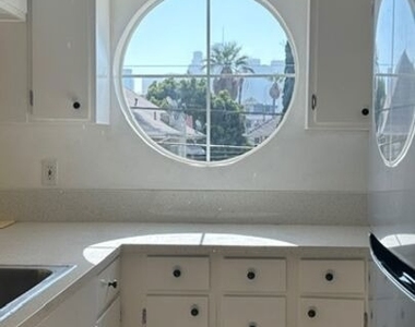 1212 Arapahoe Street - Photo Thumbnail 10