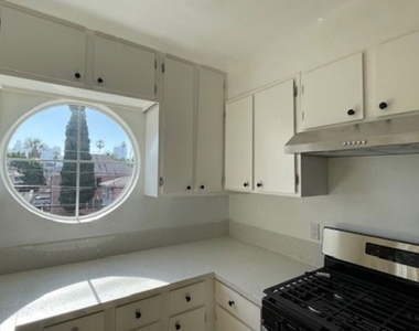 1212 Arapahoe Street - Photo Thumbnail 11