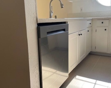 1212 Arapahoe Street - Photo Thumbnail 20