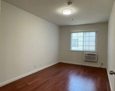 1212 Arapahoe Street - Photo Thumbnail 28