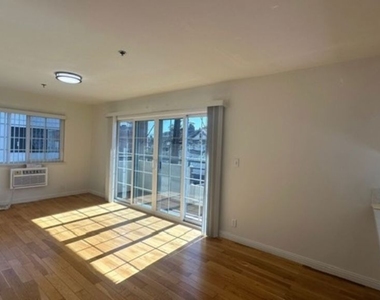 1212 Arapahoe Street - Photo Thumbnail 4