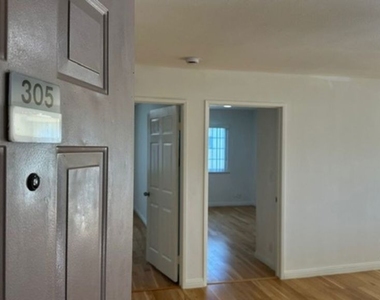 1212 Arapahoe Street - Photo Thumbnail 2