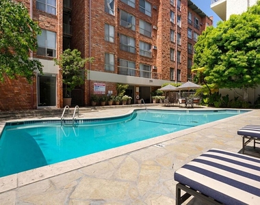 1440 Veteran Avenue - Photo Thumbnail 29