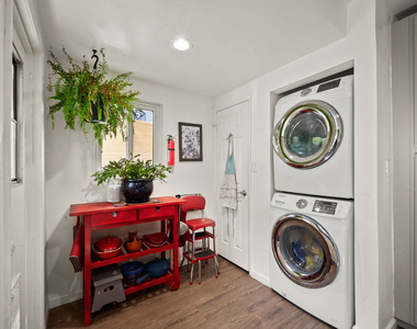 2227 Alsace Avenue - Photo Thumbnail 13