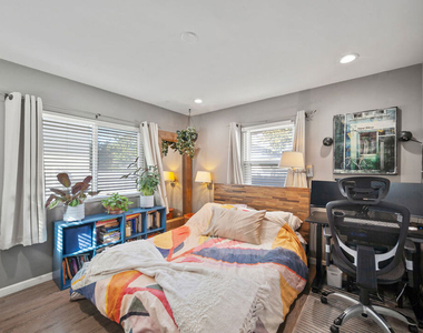 2227 Alsace Avenue - Photo Thumbnail 16