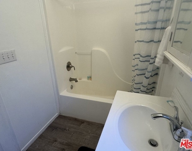 208 E Mountain View Boulevard - Photo Thumbnail 12