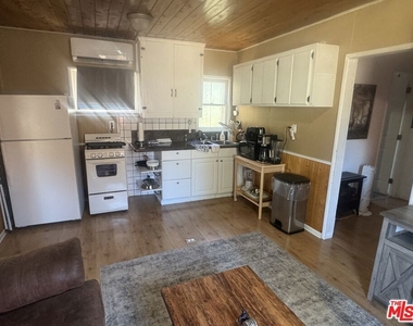 208 E Mountain View Boulevard - Photo Thumbnail 5