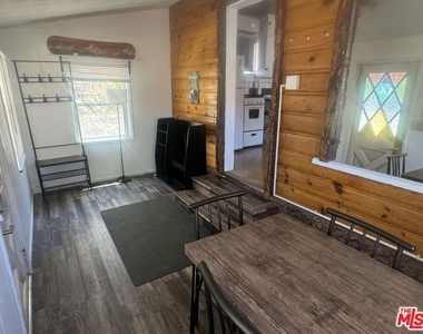 208 E Mountain View Boulevard - Photo Thumbnail 2
