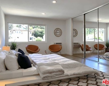 2211 Griffith Park - Photo Thumbnail 15