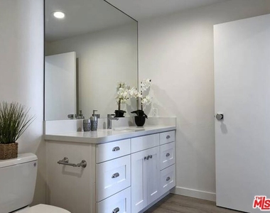 2211 Griffith Park - Photo Thumbnail 16