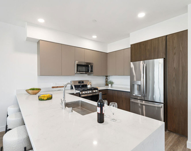 6144 Whitsett Avenue - Photo Thumbnail 3