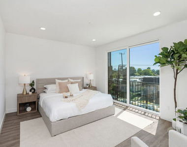 6144 Whitsett Avenue - Photo Thumbnail 21