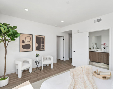 6144 Whitsett Avenue - Photo Thumbnail 23