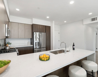 6144 Whitsett Avenue - Photo Thumbnail 5