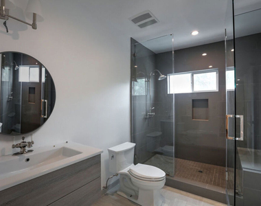 1105 Alta Loma Road - Photo Thumbnail 4