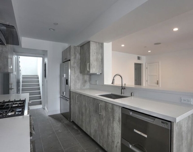 1105 Alta Loma Road - Photo Thumbnail 2