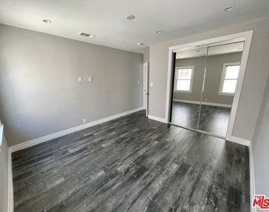 842 S Wooster Street - Photo Thumbnail 17