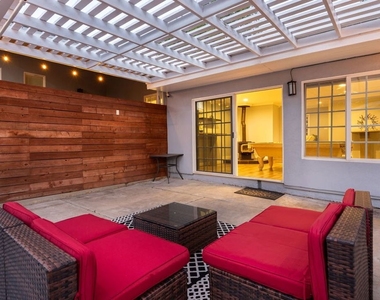 8345 White Oak Avenue - Photo Thumbnail 34