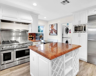 8345 White Oak Avenue - Photo Thumbnail 7