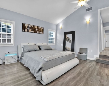 8345 White Oak Avenue - Photo Thumbnail 28