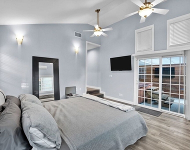 8345 White Oak Avenue - Photo Thumbnail 29