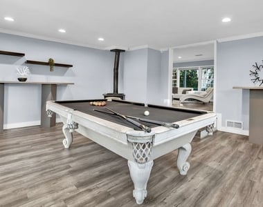 8345 White Oak Avenue - Photo Thumbnail 14