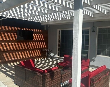 8345 White Oak Avenue - Photo Thumbnail 46