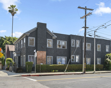 1777 N Gower Street - Photo Thumbnail 7