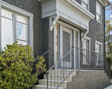 1777 N Gower Street - Photo Thumbnail 10