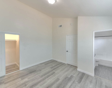 13810 Funston Avenue - Photo Thumbnail 18