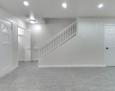 13810 Funston Avenue - Photo Thumbnail 10