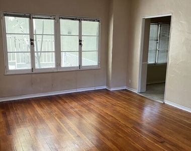 476 Landfair Avenue - Photo Thumbnail 3
