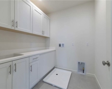 113 Escala - Photo Thumbnail 30