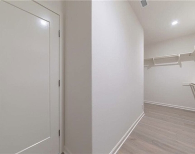 113 Escala - Photo Thumbnail 21