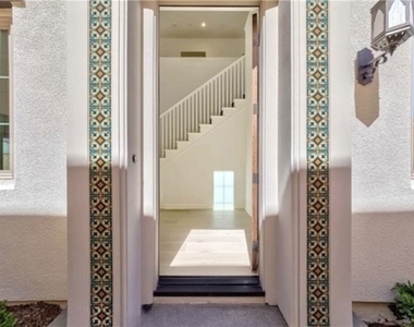 113 Escala - Photo Thumbnail 2