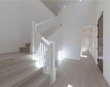 113 Escala - Photo Thumbnail 4