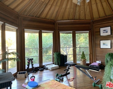 3373 Coldwater Canyon Avenue - Photo Thumbnail 44